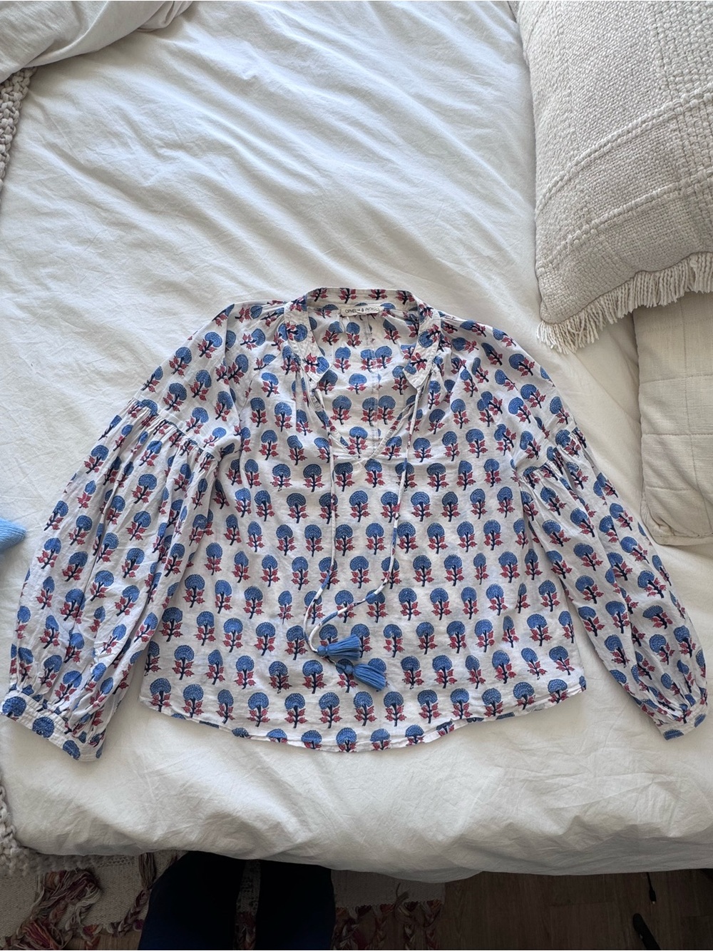 Women’s Blue & Pink Printed Long-Sleeve Peasant Blouse